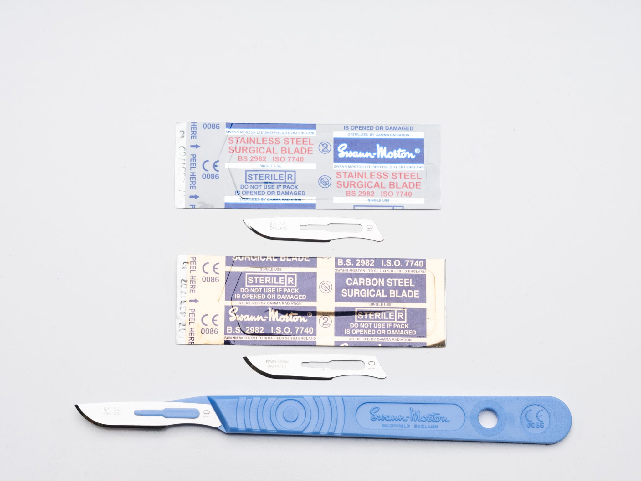 RenoPhotographer_©MarcelloRostagni2018_HeadshotPhotographyReno_IMG_0383 #10 dermaplaning blades w/attached handle.