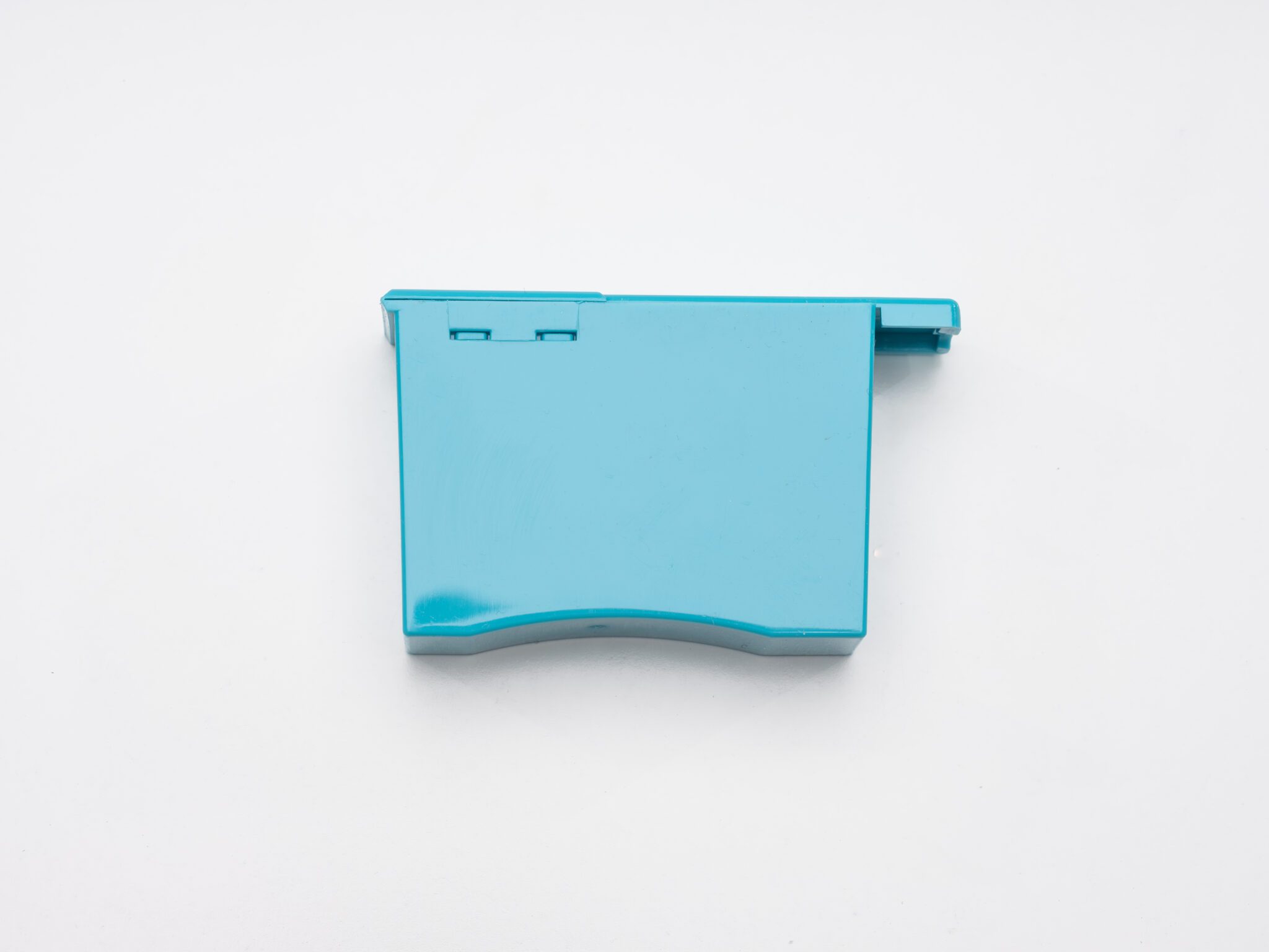 Safely and easily remove used dermaplane blades with this blade removal box. Manufactured by Swann Morton and designed to contain up to 100 blades.