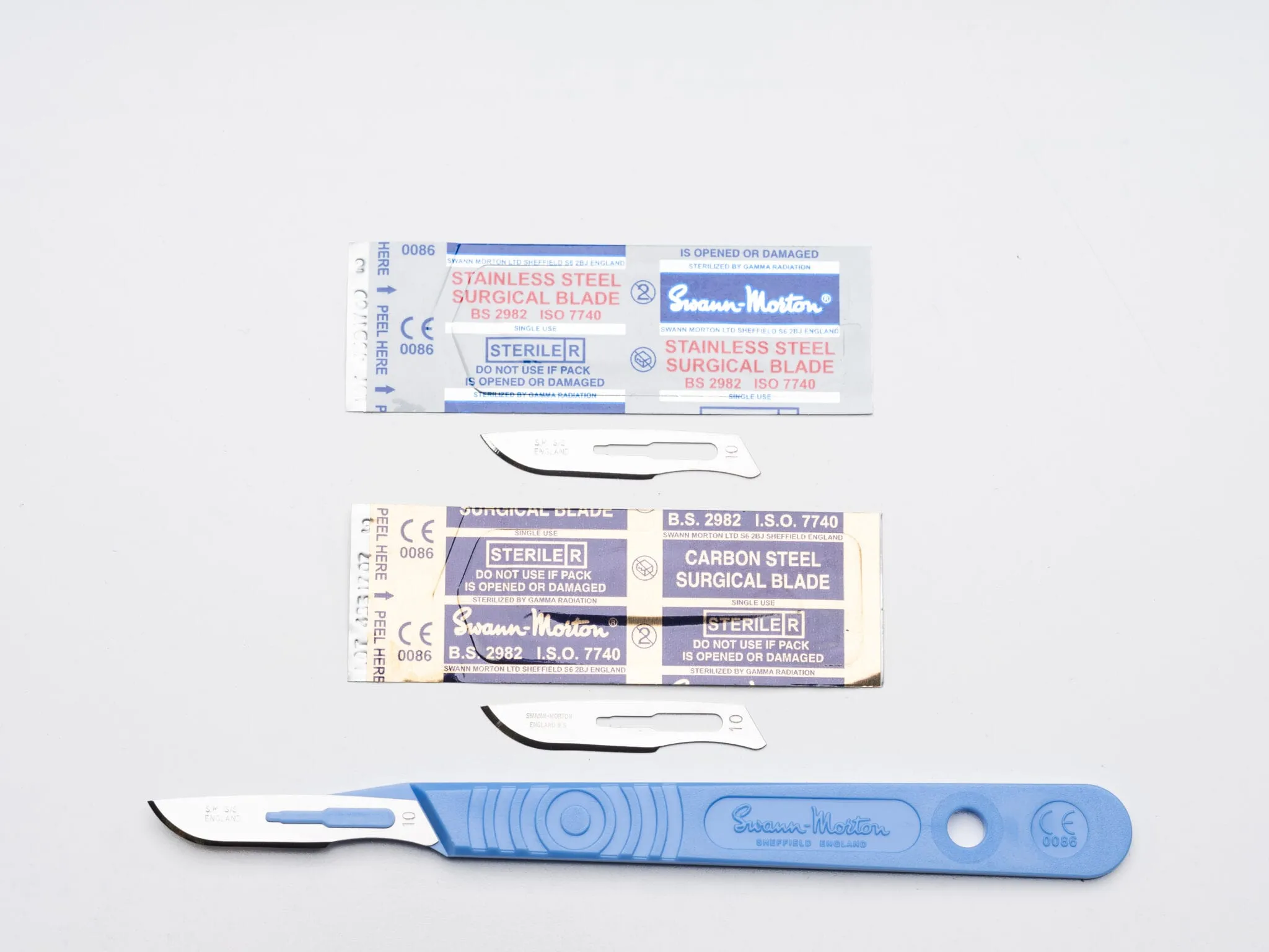 #10 dermaplaning blades w/attached handle.