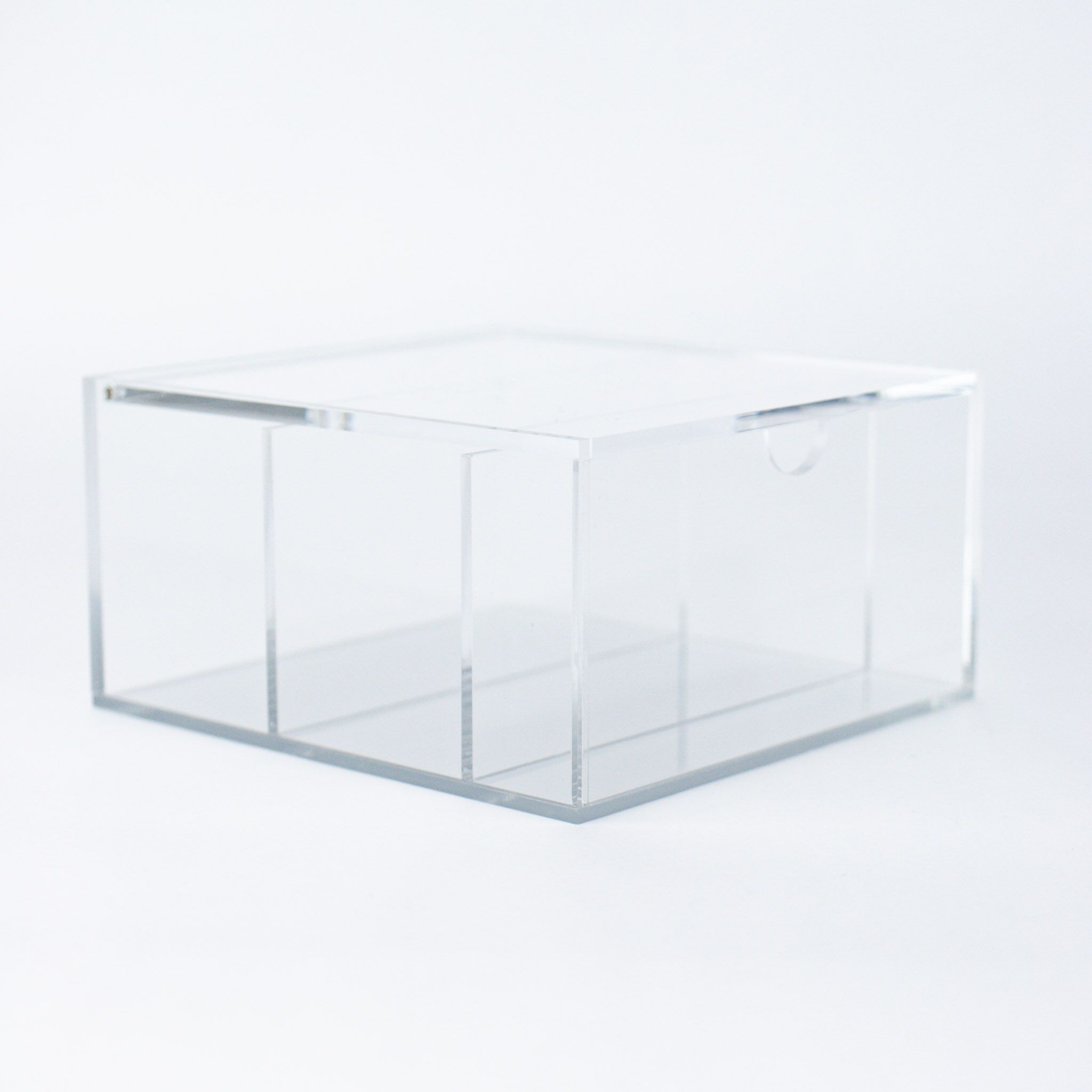 dermaplanepro-acrylc-blade-storage-box-3 DermaplanePro acrylic storage box for dermaplaning blades.