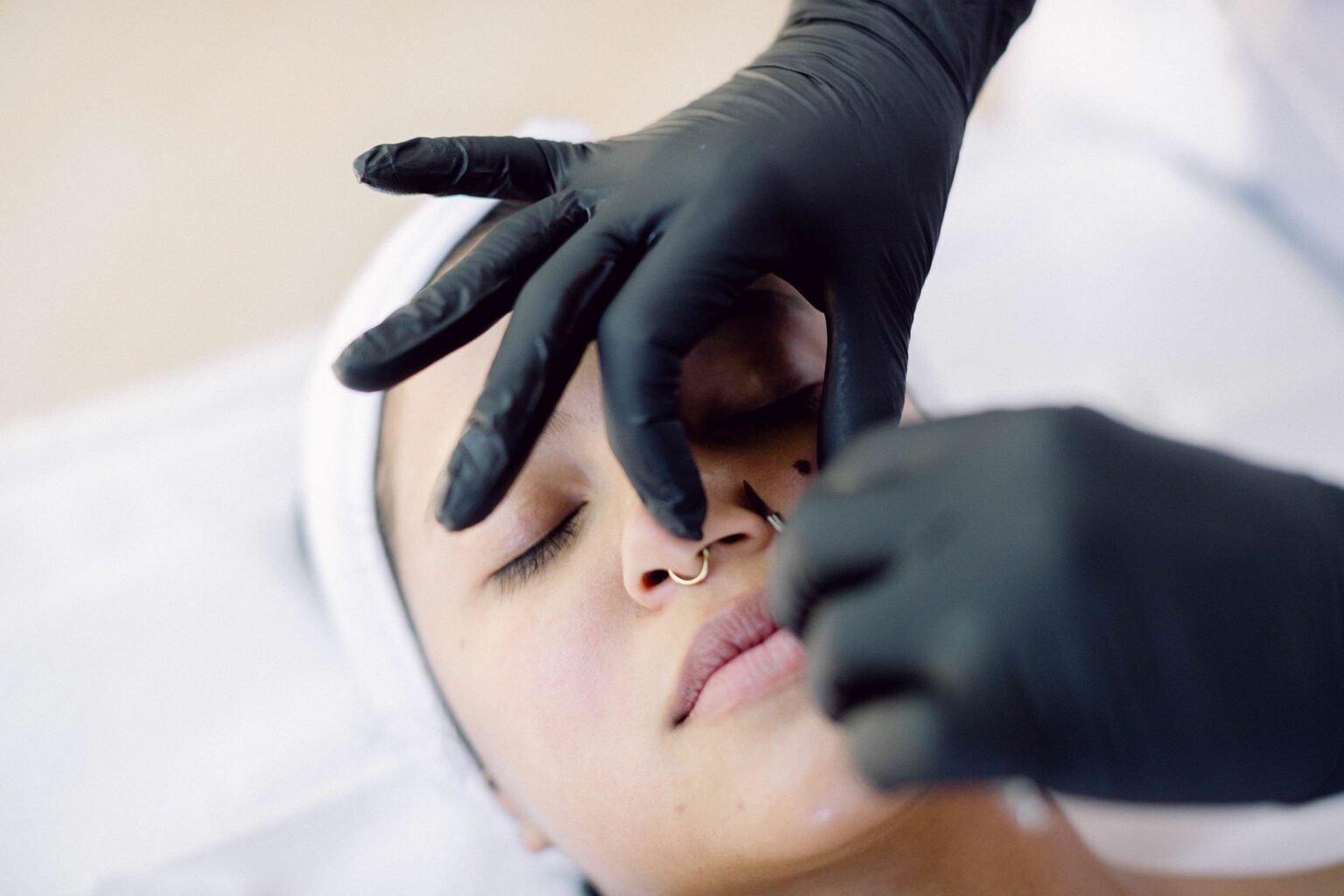 Tips on Technique Part 19: Dermaplaning the Nose. - DermaplanePro